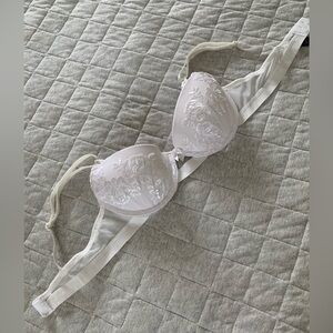 34A elegant white lace & mesh push-up bra w tiny jewel in middle